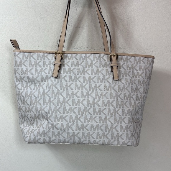 (B7) Michael Kors Monogram Logo Large Tote Bag in Caramel. - Picture 10 of 16